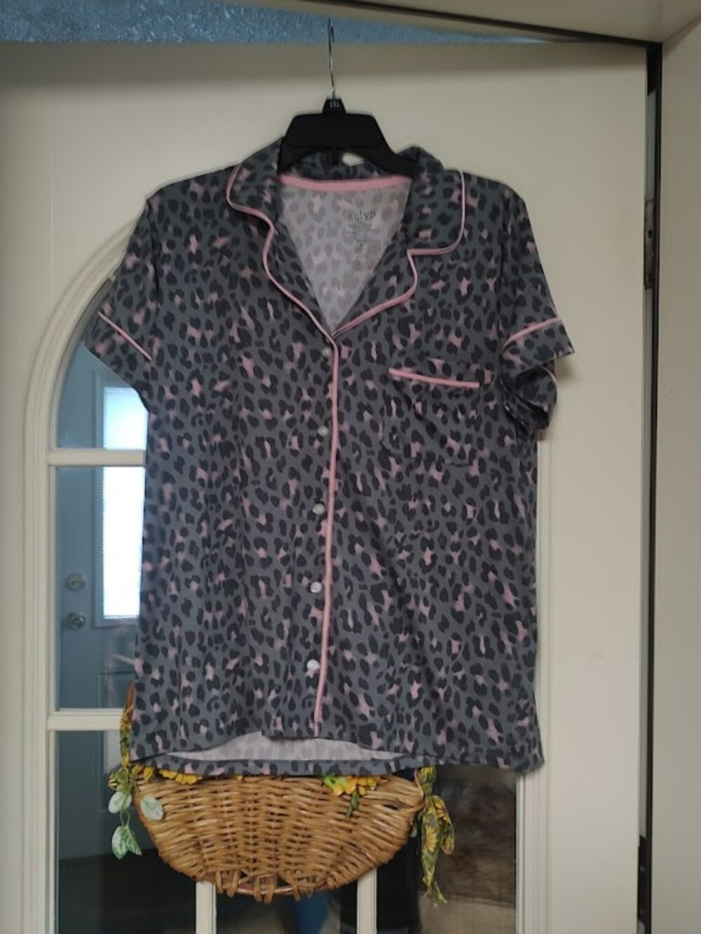 New Jaclyb New York Gray Pink Animal Print Cropped Pajama Set Women's M
